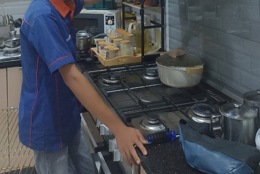 Service kompor tanam Ariston built-in hob