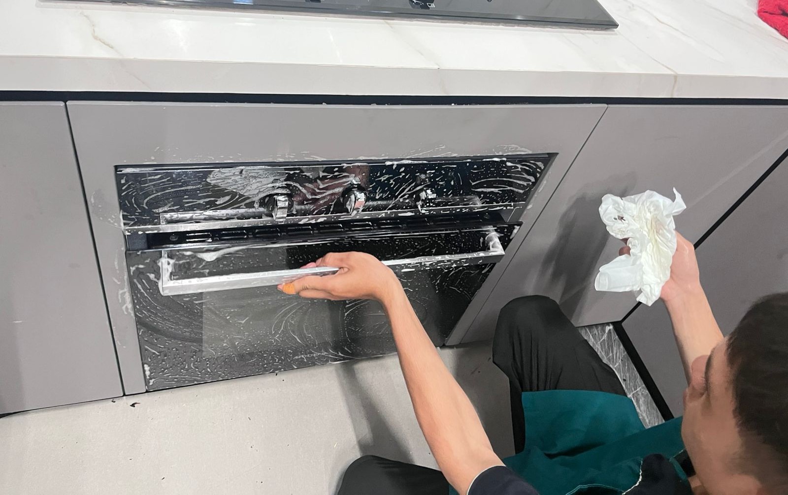 Service oven dan dishwasher Ariston